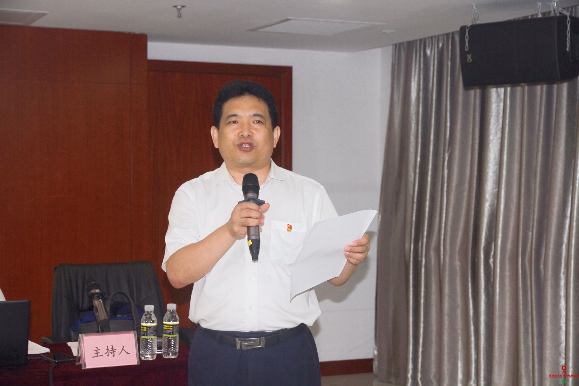 海口農(nóng)商銀行召開黨委理論中心組學(xué)習(xí)（擴(kuò)大）會議