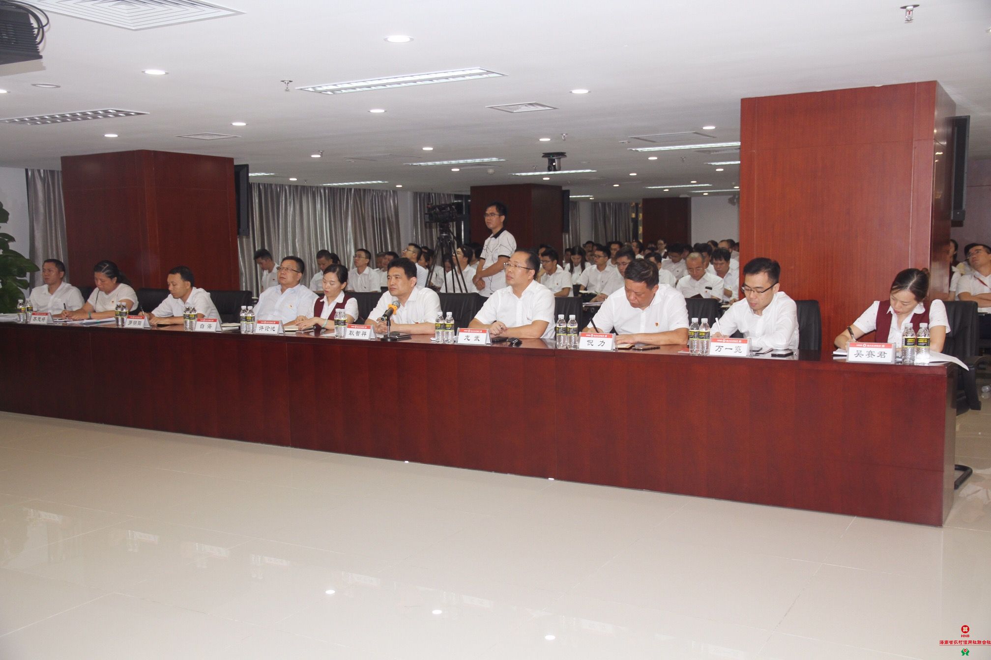 ?？谵r(nóng)商銀行召開黨委理論中心組學(xué)習(xí)（擴(kuò)大）會議