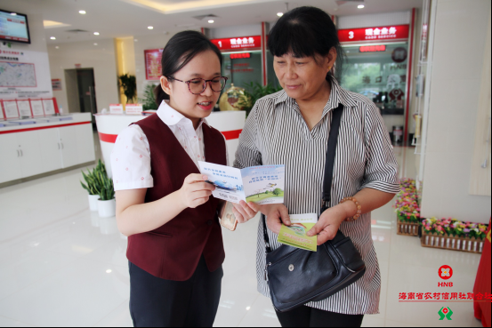 ?？谵r商銀行2018年“金融知識普及月，金融知識進萬家”暨“提升金融素養(yǎng)，爭做金融好網(wǎng)民”活動正式啟動