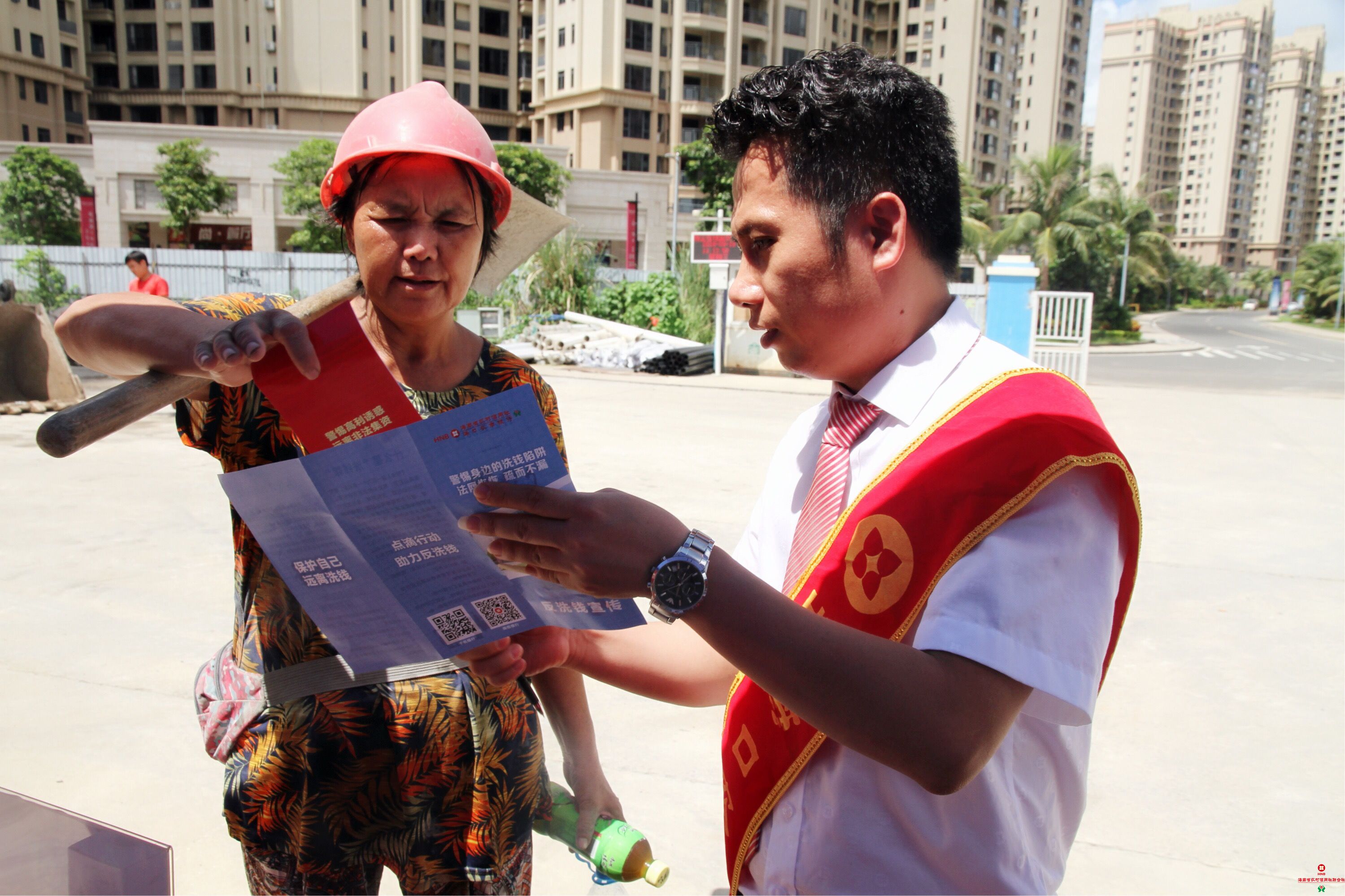 ?？谵r(nóng)商銀行走進(jìn)建筑工地，讓金融知識(shí)宣傳更接地氣