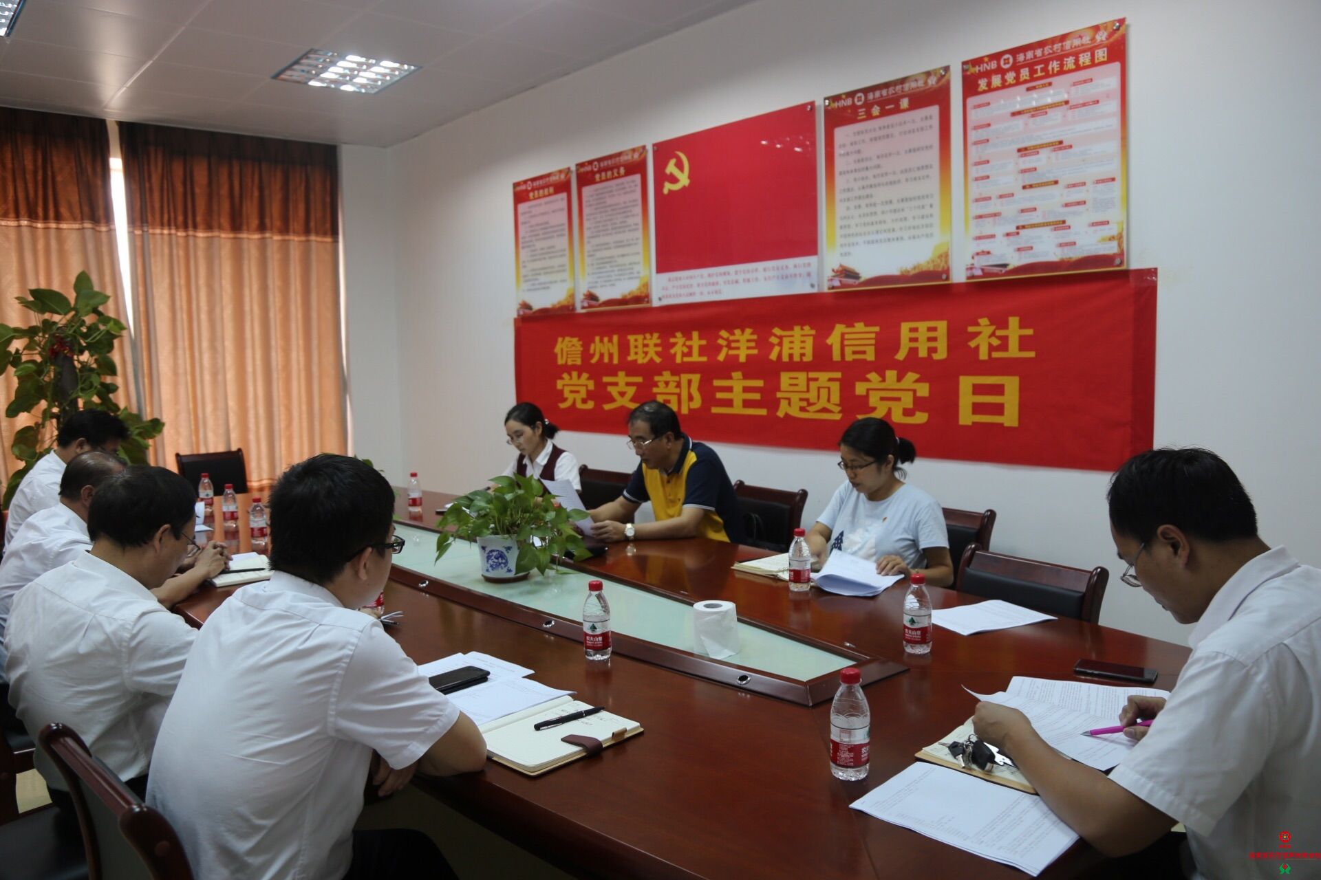 儋州聯(lián)社開展“勇當(dāng)先鋒做好表率”主題黨日系列活動(dòng) 儋州聯(lián)社開展“勇當(dāng)先鋒做好表率”主題黨日系列活動(dòng)