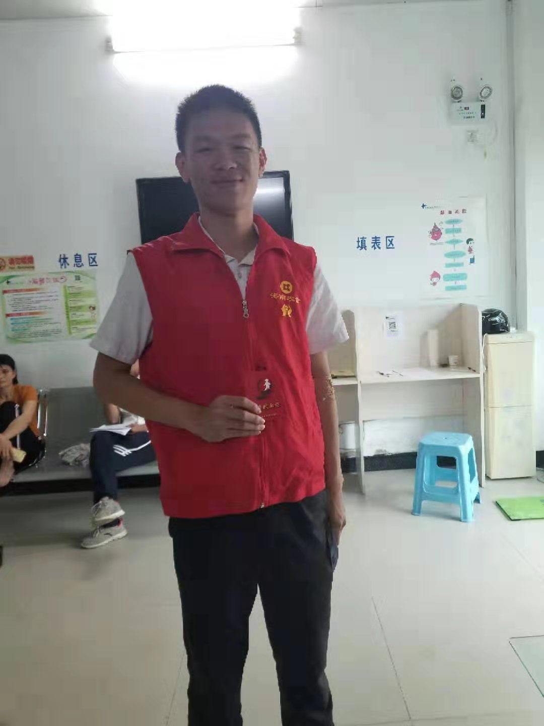 東方市農(nóng)信社組織開展“以消費(fèi)者為中心優(yōu)化服務(wù)” 無償獻(xiàn)血公益活動(dòng)