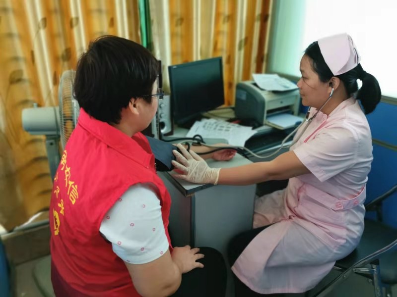 東方市農(nóng)信社組織開展“以消費(fèi)者為中心優(yōu)化服務(wù)” 無償獻(xiàn)血公益活動(dòng)