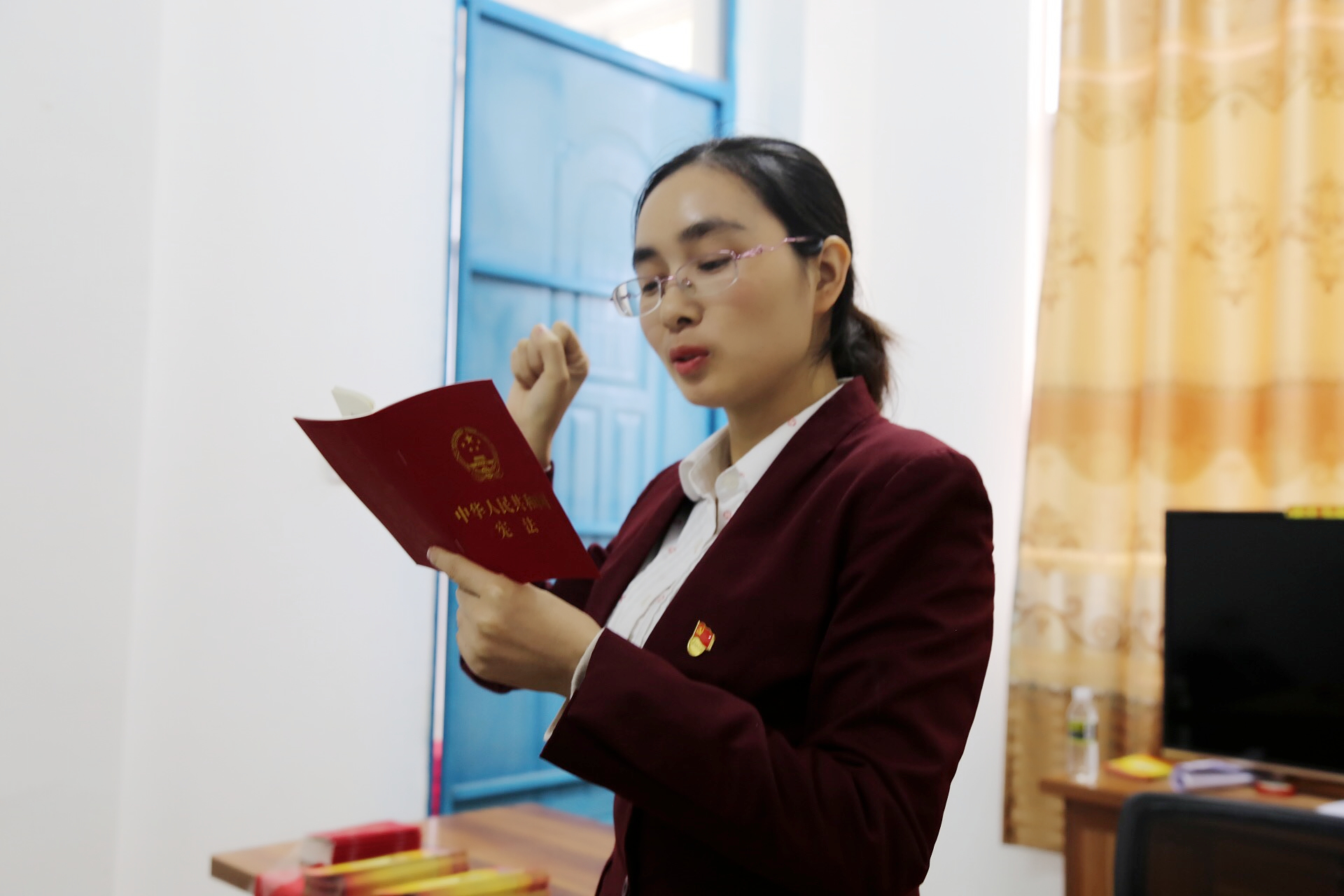 【最美農(nóng)信人】用心務(wù)實 默默奮斗 奉獻(xiàn)青春 甘當(dāng)孺子牛——記海南省國資系統(tǒng)優(yōu)秀黨務(wù)工作者史小美