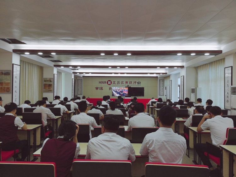 文昌農商銀行團總支開展“青春心向黨·建功新時代”紀念五四運動100周年主題團日活動