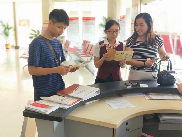 儋州農(nóng)信社全面開展取消企業(yè)銀行賬戶許可宣傳