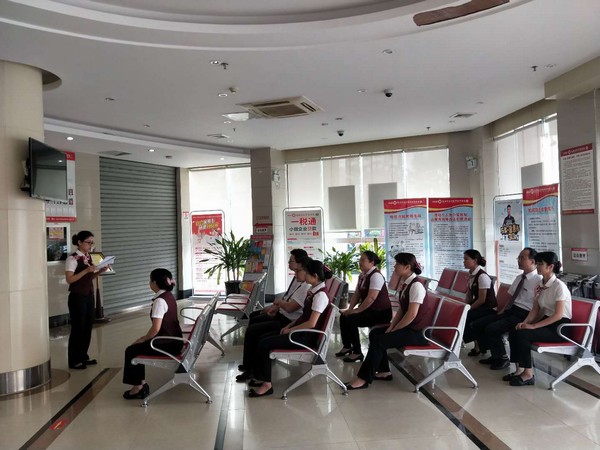 儋州農(nóng)信社全面開展取消企業(yè)銀行賬戶許可宣傳