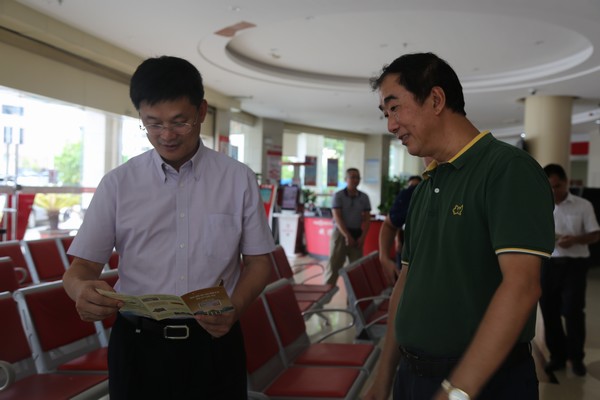 儋州農(nóng)信社全面開展取消企業(yè)銀行賬戶許可宣傳