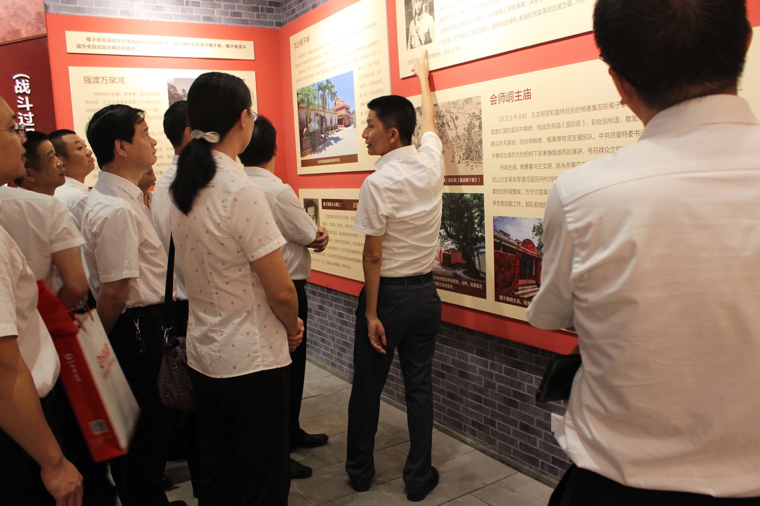 追往昔硝煙彌漫，憶當(dāng)年烽火連天---- 瓊海聯(lián)社赴椰子寨開展“不忘初心、牢記使命”主題教育現(xiàn)場(chǎng)體驗(yàn)學(xué)習(xí)活動(dòng)