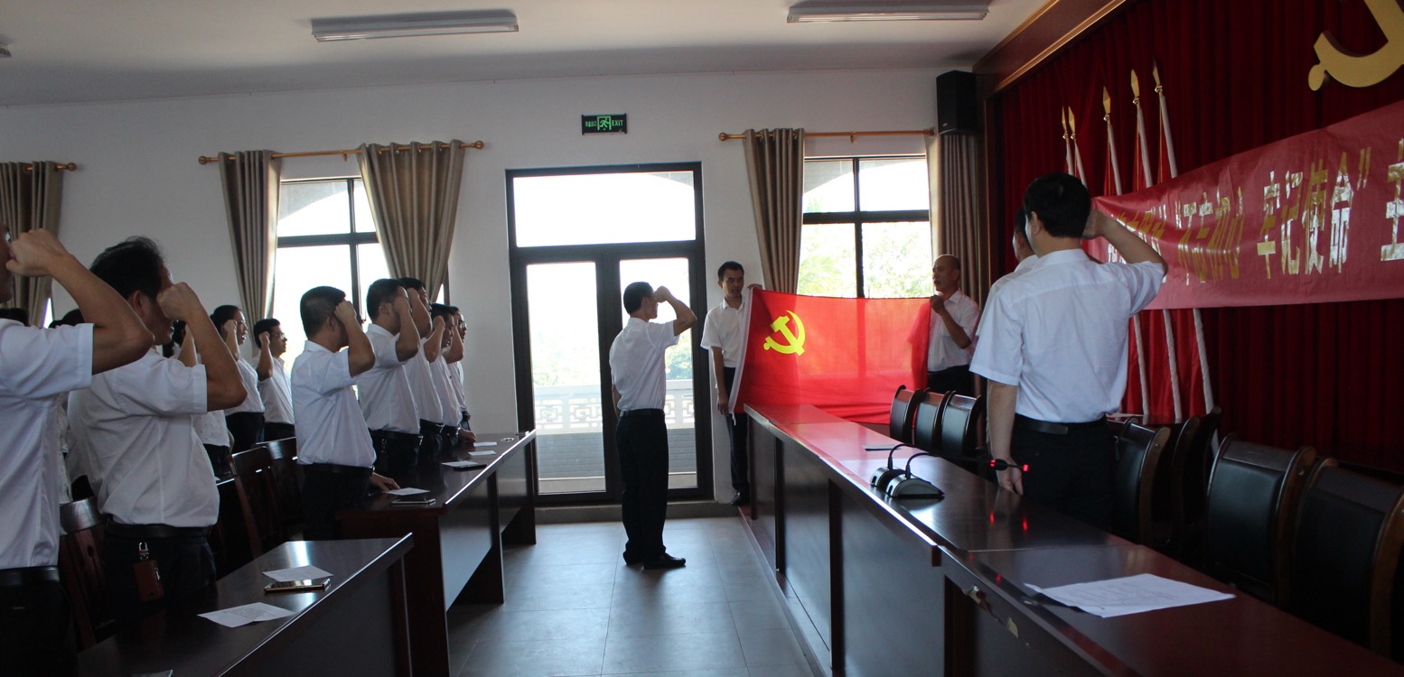 追往昔硝煙彌漫，憶當(dāng)年烽火連天---- 瓊海聯(lián)社赴椰子寨開展“不忘初心、牢記使命”主題教育現(xiàn)場(chǎng)體驗(yàn)學(xué)習(xí)活動(dòng)