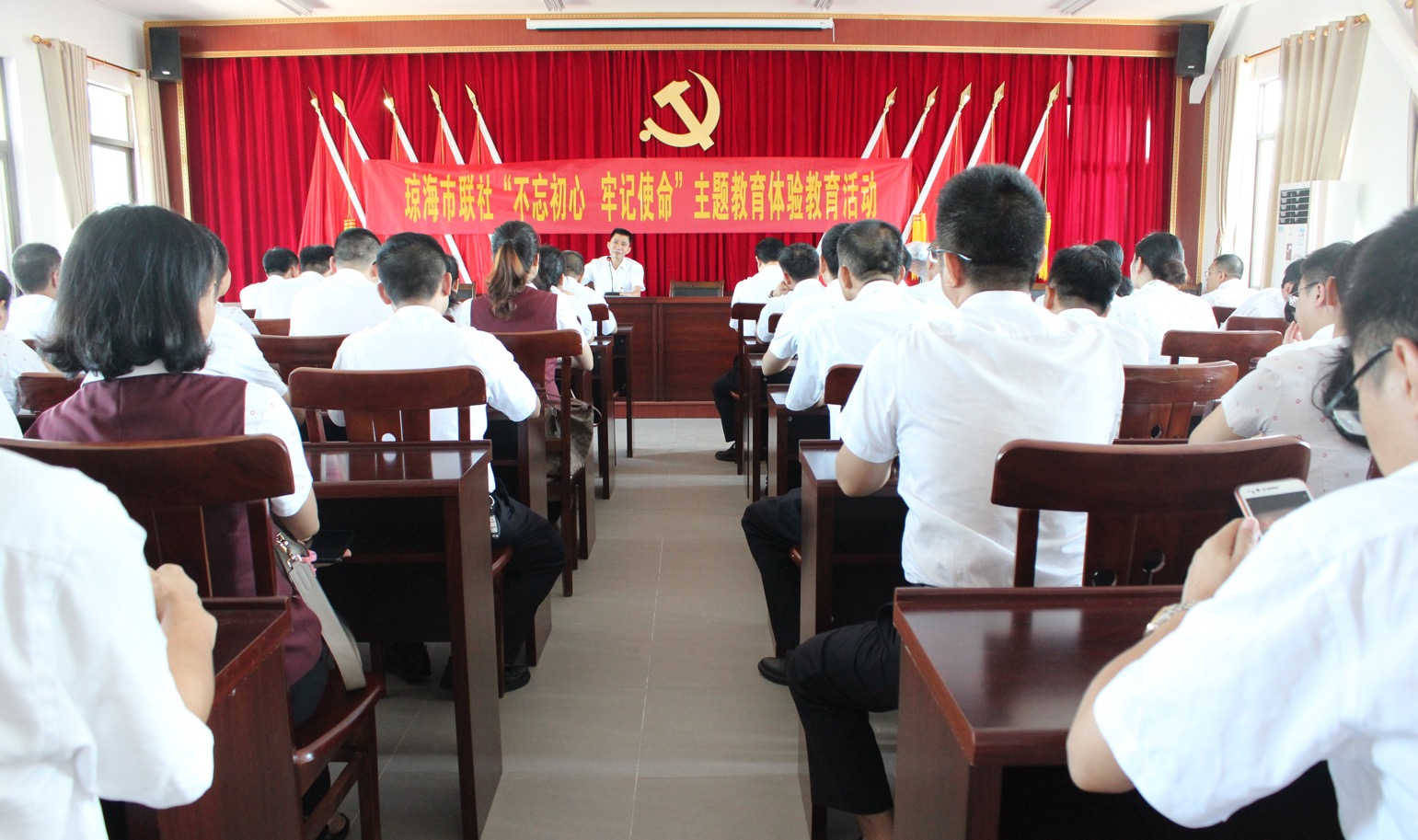 追往昔硝煙彌漫，憶當(dāng)年烽火連天---- 瓊海聯(lián)社赴椰子寨開展“不忘初心、牢記使命”主題教育現(xiàn)場(chǎng)體驗(yàn)學(xué)習(xí)活動(dòng)