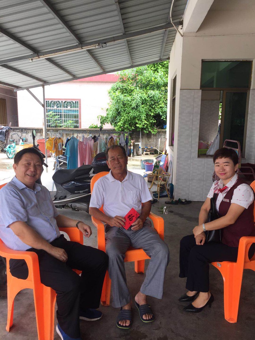 三亞農(nóng)商銀行開展2019年“迎七一 送關(guān)懷”走訪慰問活動