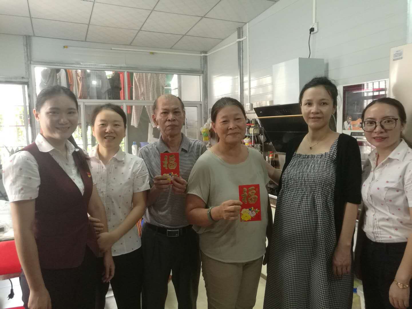 三亞農(nóng)商銀行開展2019年“迎七一 送關(guān)懷”走訪慰問活動