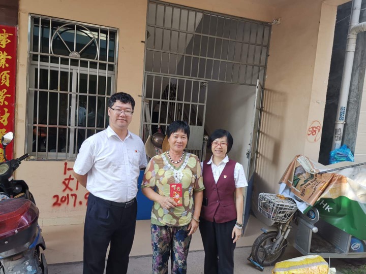 三亞農(nóng)商銀行開展2019年“迎七一 送關(guān)懷”走訪慰問活動