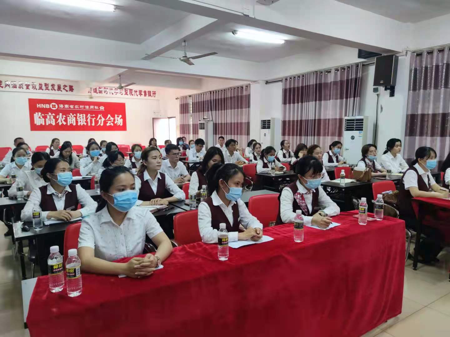 開講啦-臨高農(nóng)商銀行舉辦金融英語(yǔ)培訓(xùn)班