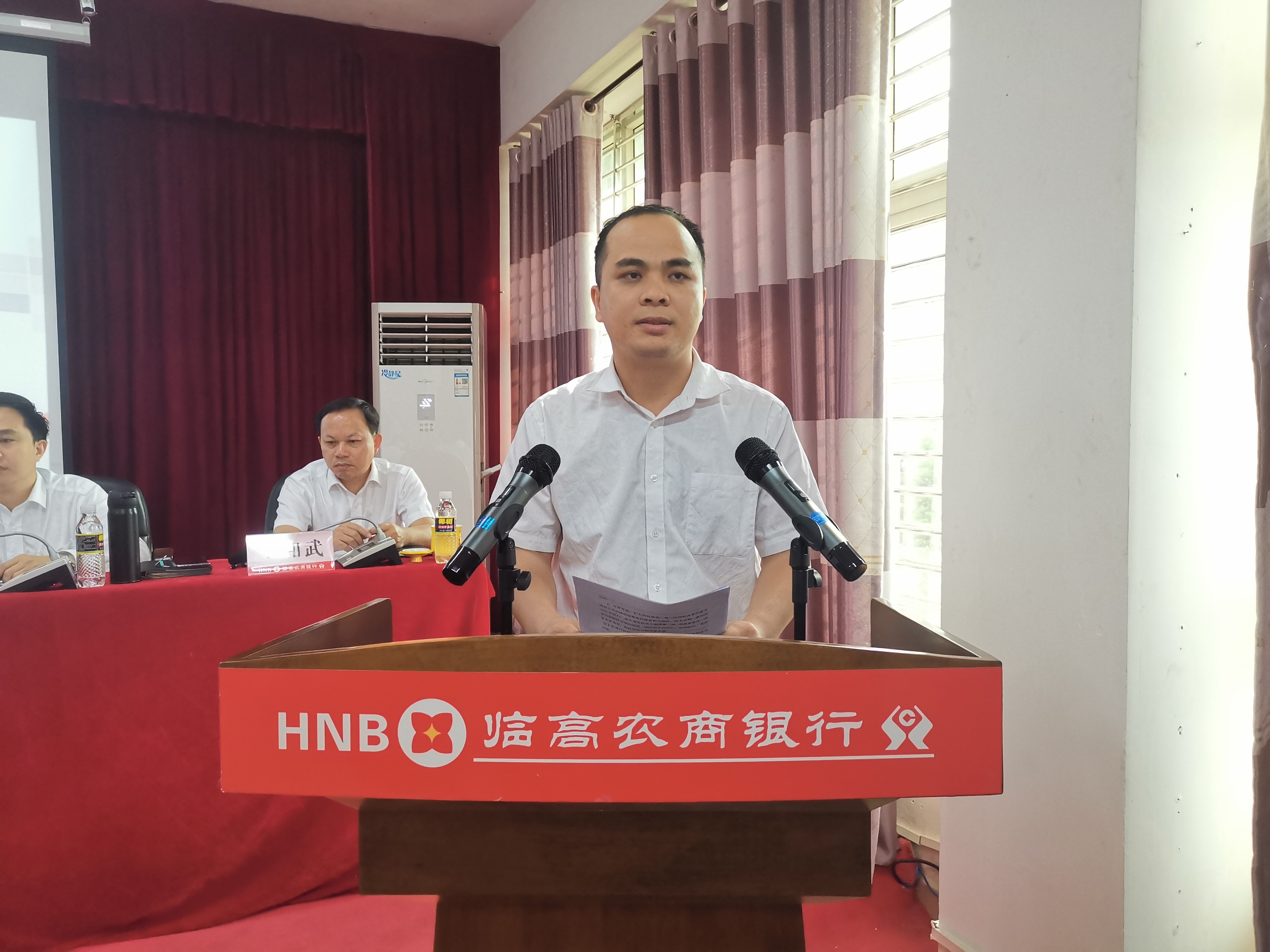 臨高農(nóng)商銀行召開2021年度工作會議