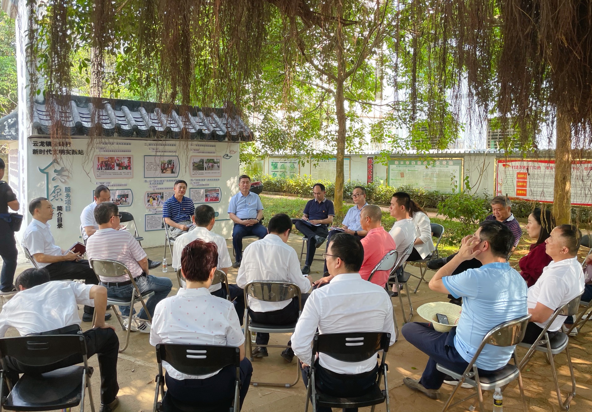 ?？谵r(nóng)商銀行聯(lián)合海南銀保監(jiān)局前往云龍鎮(zhèn)開(kāi)展黨建共建活動(dòng)  聚焦鄉(xiāng)村振興工作實(shí)事  共同推動(dòng)黨史學(xué)習(xí)教育走深走實(shí)