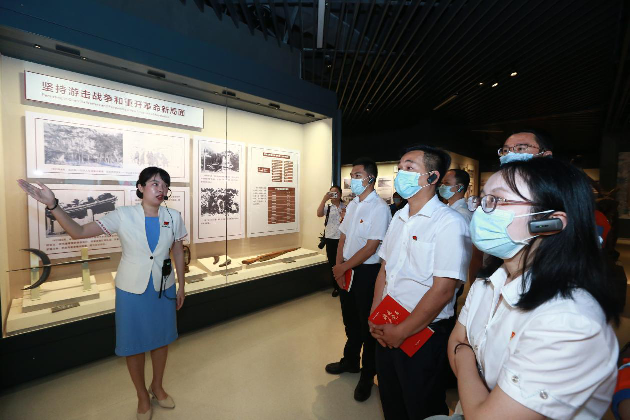 ?？谵r(nóng)商銀行組織開展“世界讀書日”一起讀黨史專題活動