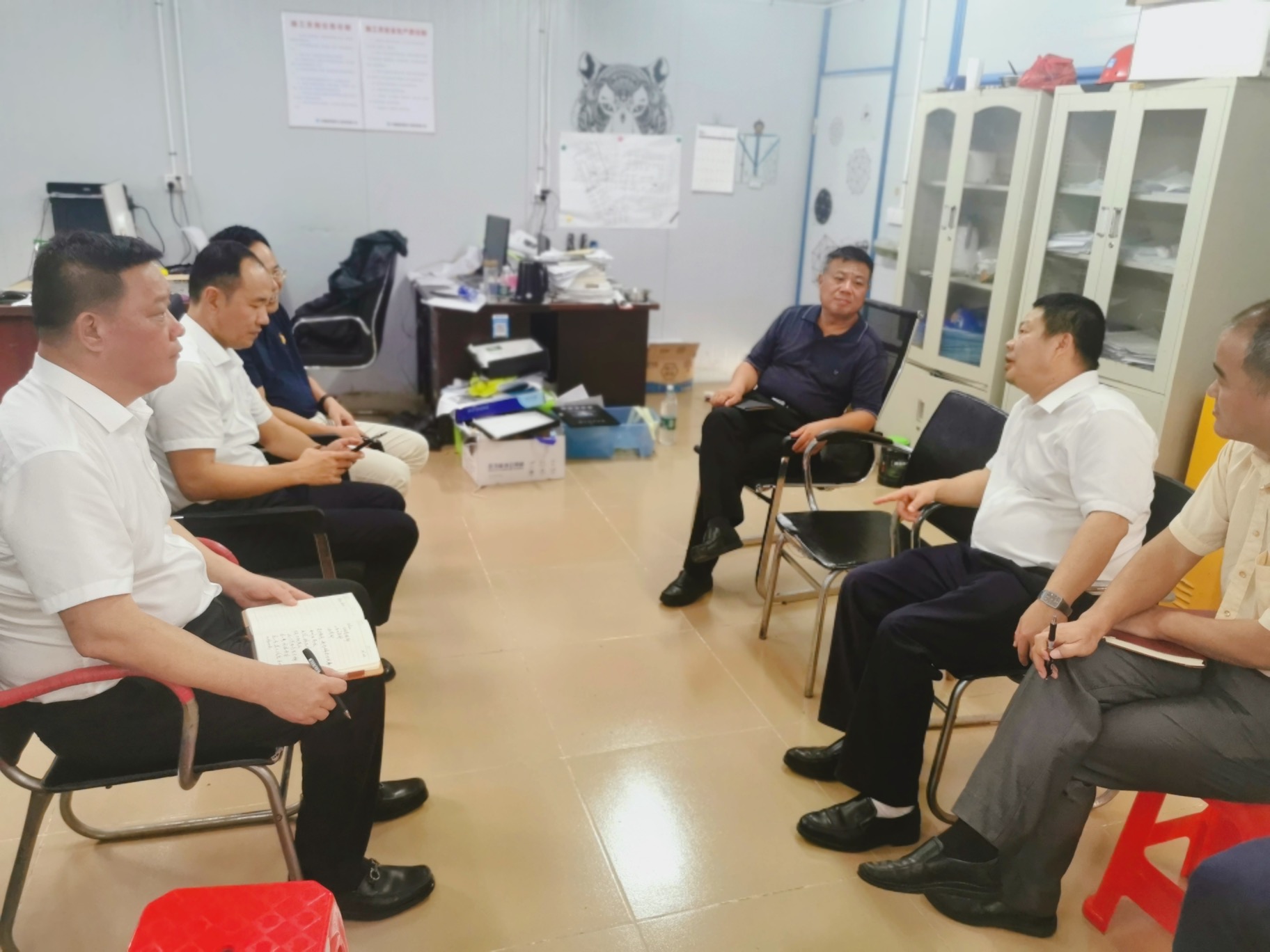 學(xué)黨史 辦實(shí)事 ?？谵r(nóng)商銀行聯(lián)合當(dāng)?shù)卣块T開展農(nóng)民工基礎(chǔ)信息數(shù)據(jù)采集調(diào)研和社?？òl(fā)行上門服務(wù)