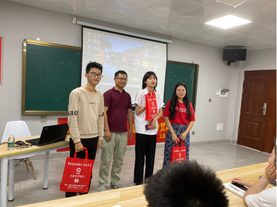 【我為群眾辦實(shí)事】奉獻(xiàn)青春力量 送金融知識(shí)進(jìn)校園 助力海南自貿(mào)港建設(shè)