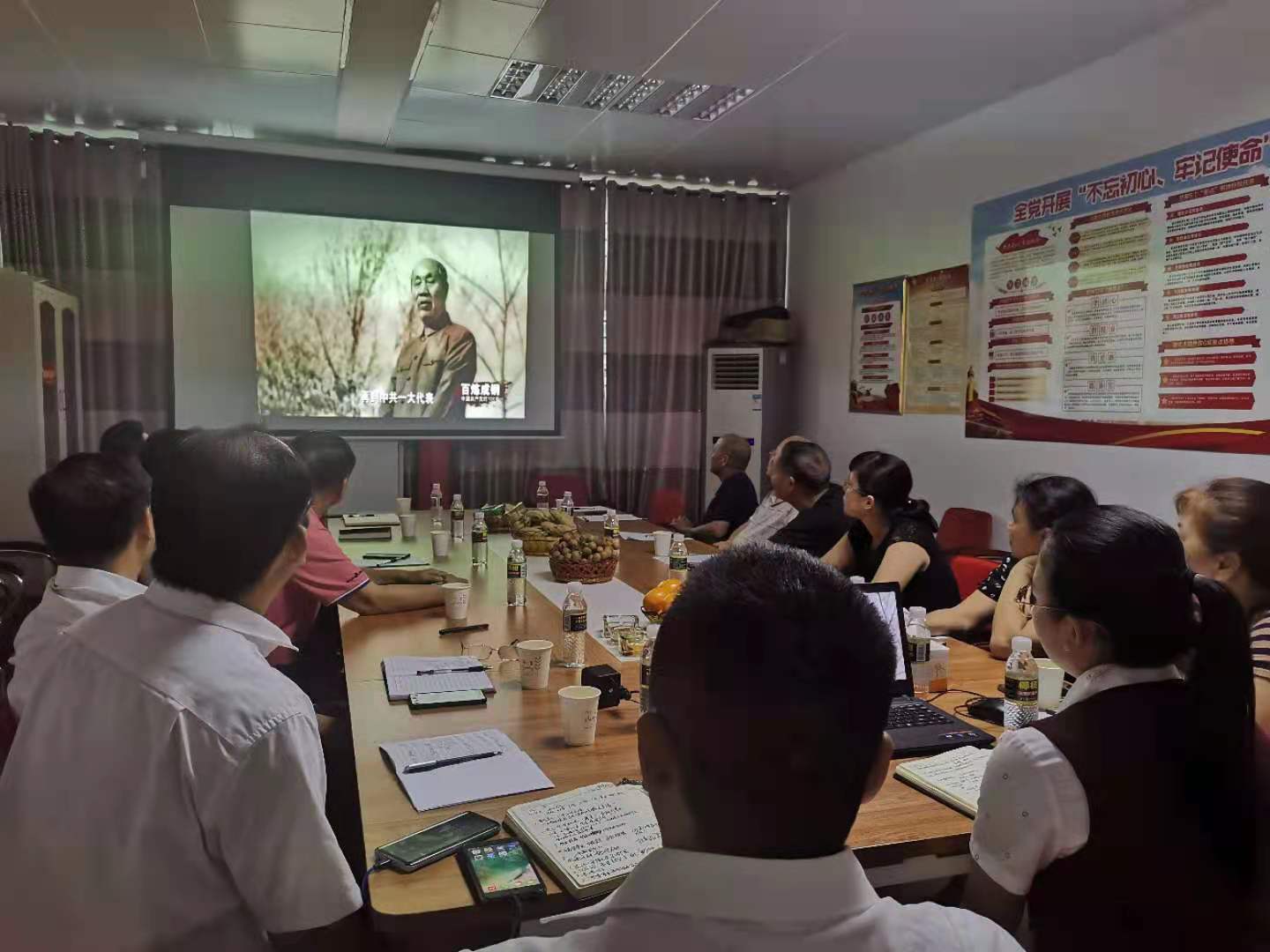 臨高農(nóng)商銀行召開“我看建黨百年新成就”退休老同志專題座談會