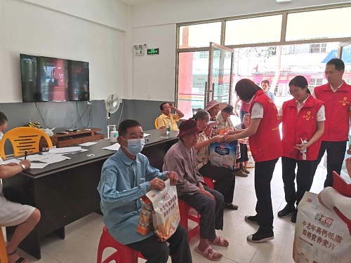 我為群眾辦實(shí)事|五指山聯(lián)社團(tuán)總支開展“關(guān)愛老人 傳遞溫暖”志愿服務(wù)活動(dòng)