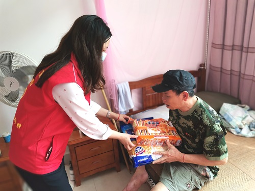 我為群眾辦實(shí)事|五指山聯(lián)社團(tuán)總支開展“關(guān)愛老人 傳遞溫暖”志愿服務(wù)活動(dòng)