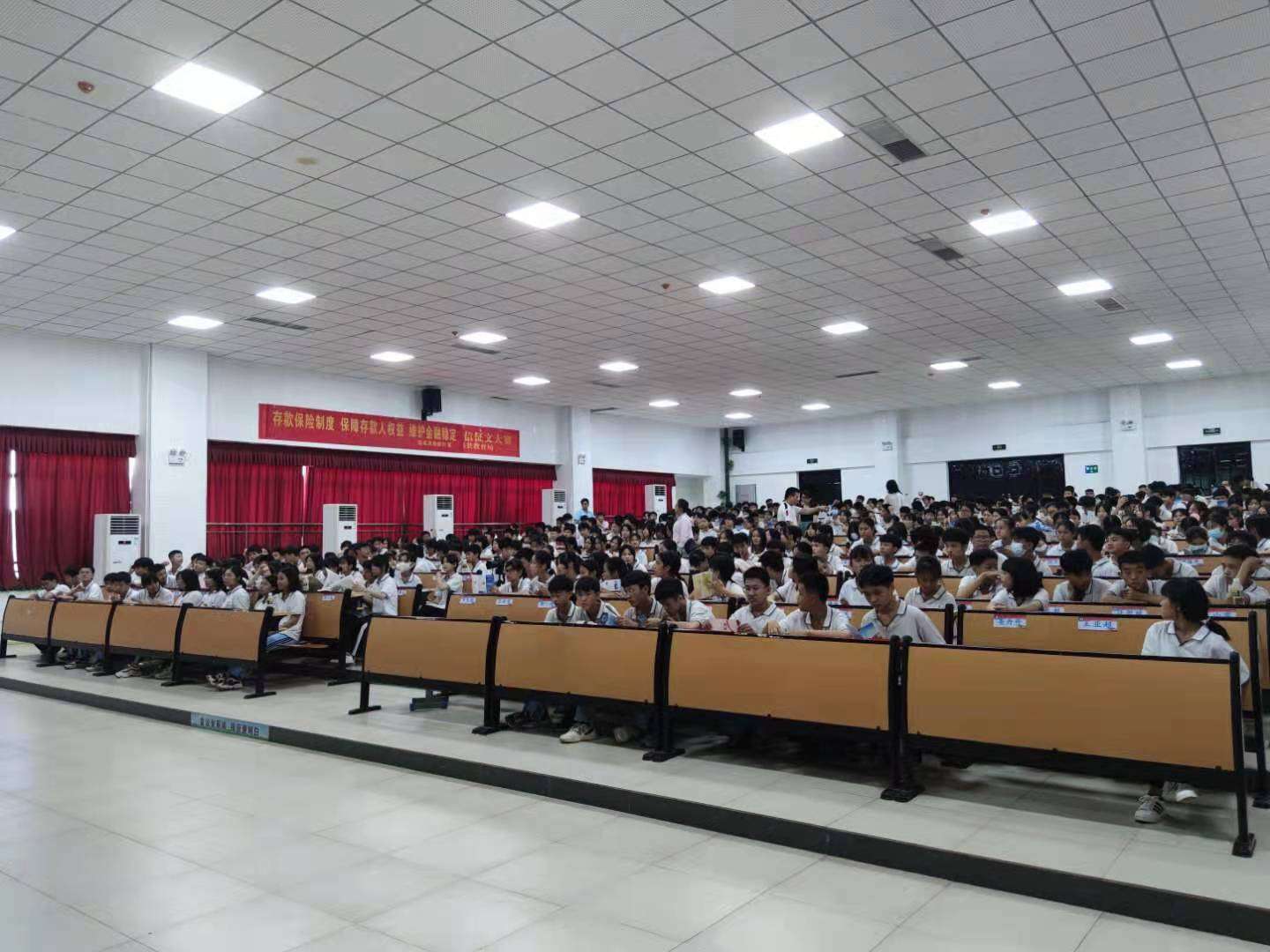 我為群眾辦實(shí)事｜臨高農(nóng)商銀行開(kāi)展打擊治理電信網(wǎng)絡(luò)詐騙集中宣傳月活動(dòng)