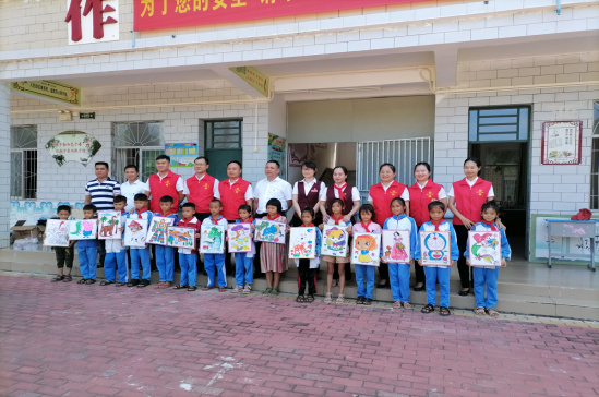 東方聯(lián)社開展“紅領(lǐng)巾心向黨，六一關(guān)愛進(jìn)校園”活動(dòng)