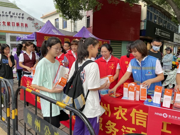 我為群眾辦實事│儋州聯(lián)社“愛心助考”志愿服務活動