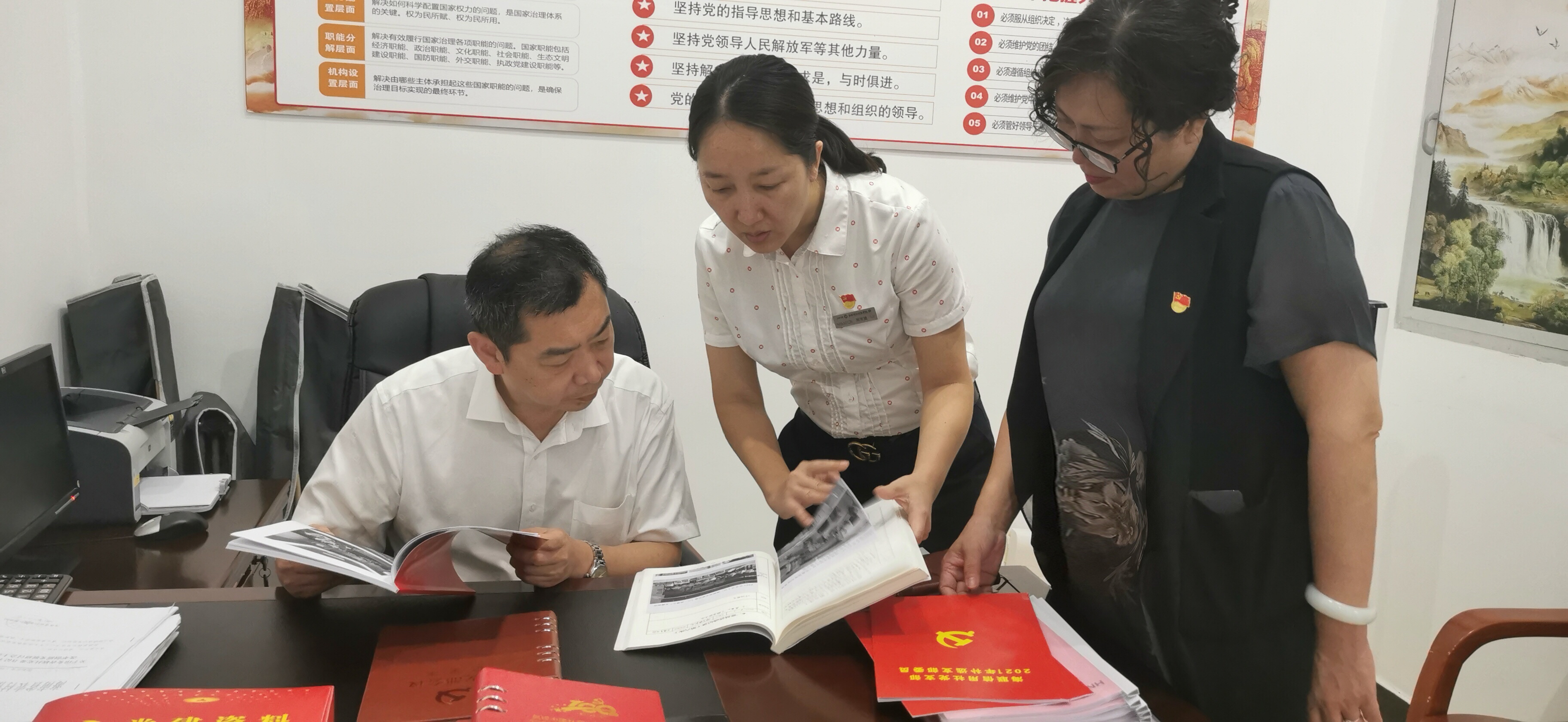 省聯(lián)社黨委委員、副主任趙旺率隊(duì)赴?？诼?lián)社海聯(lián)信用社調(diào)研