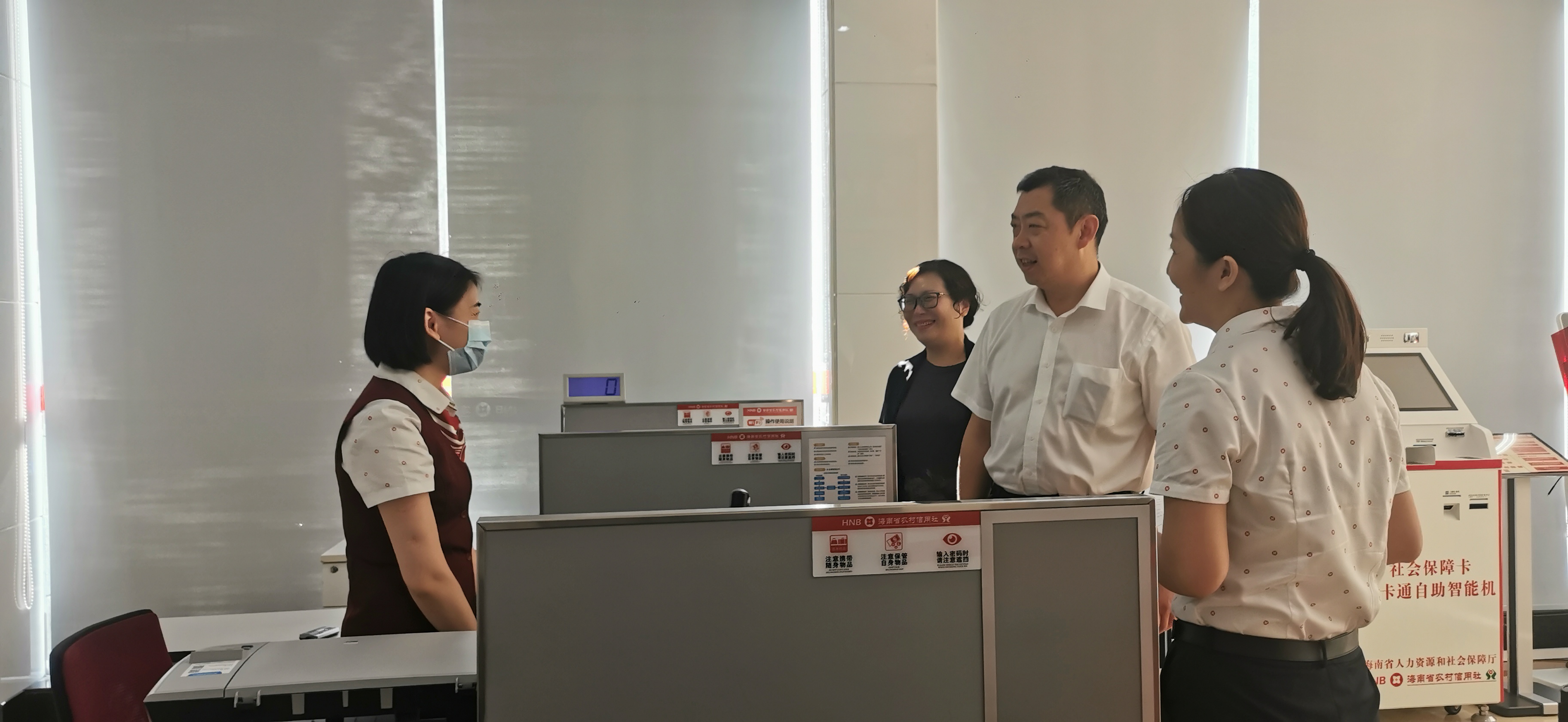 省聯(lián)社黨委委員、副主任趙旺率隊(duì)赴?？诼?lián)社海聯(lián)信用社調(diào)研