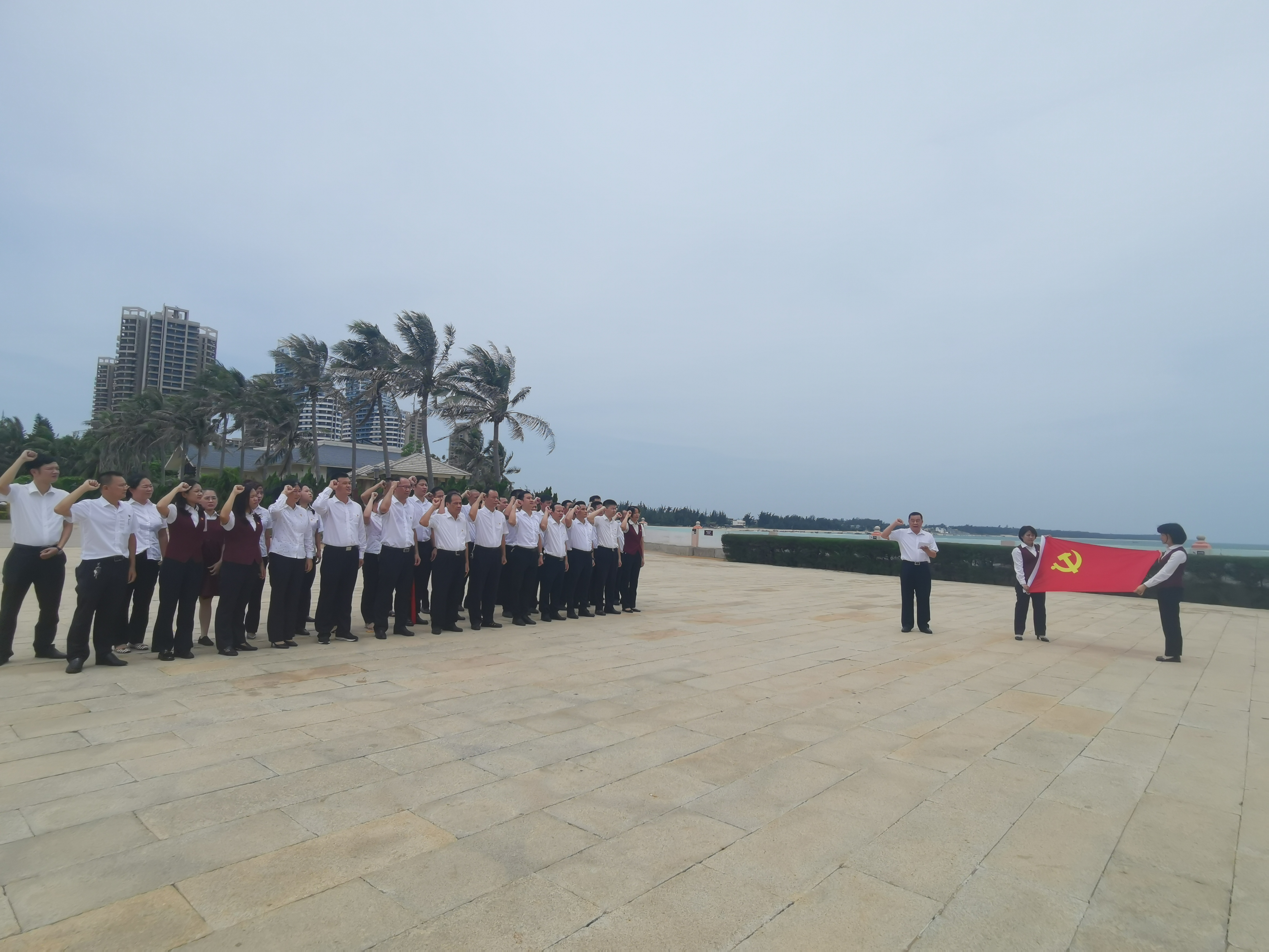 韓青帶隊(duì)赴臨高農(nóng)商銀行講專題黨課、 調(diào)研基層黨建工作