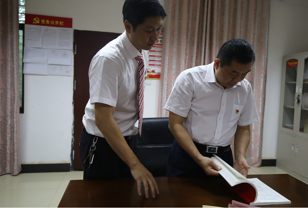 韓青帶隊(duì)赴臨高農(nóng)商銀行講專題黨課、 調(diào)研基層黨建工作