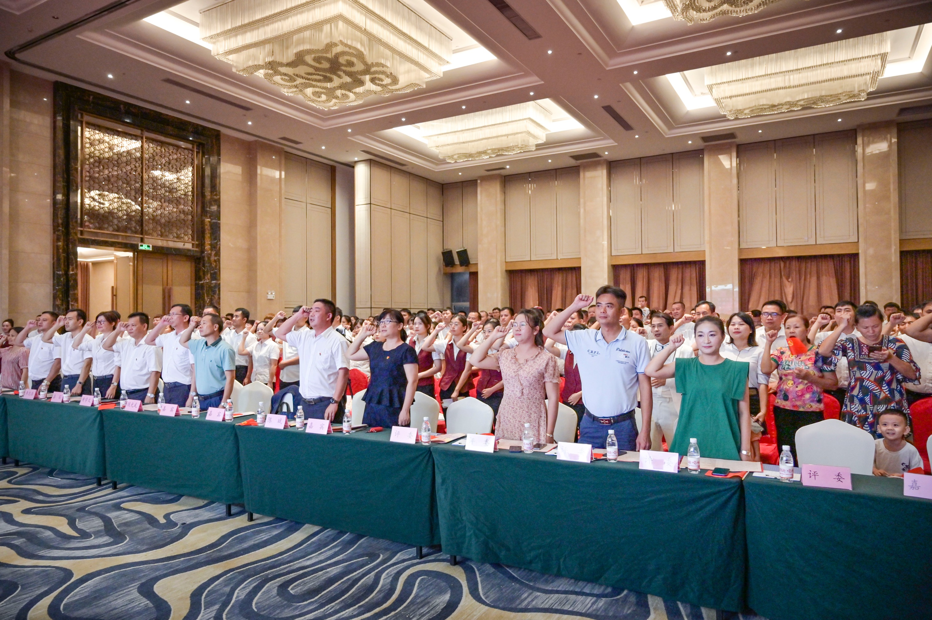 喜迎華誕 唱響百年 -萬(wàn)寧農(nóng)商銀行舉辦慶祝中國(guó)共產(chǎn)黨成立100周年職工歌舞比賽