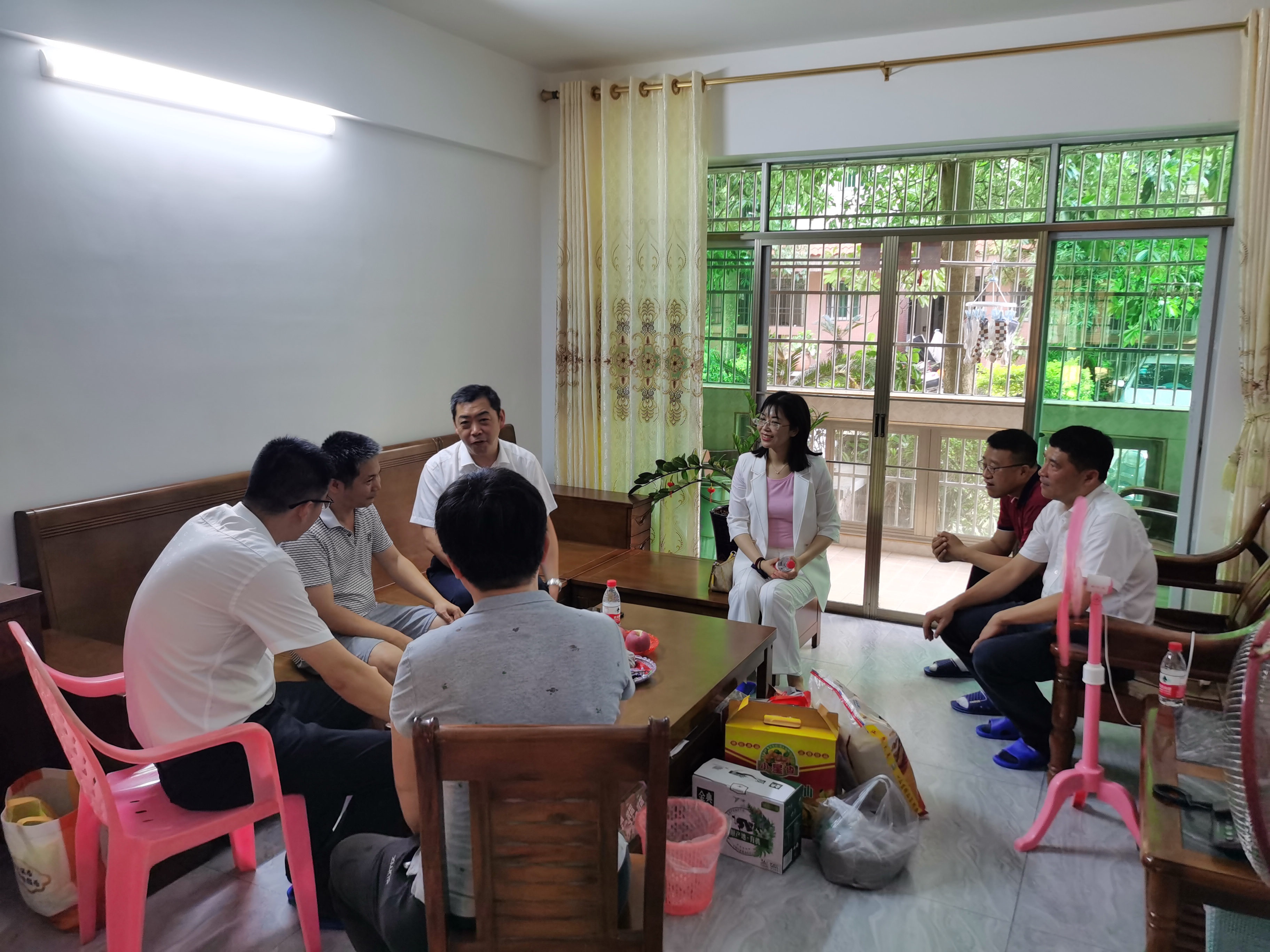 省聯(lián)社黨委委員、副主任趙旺帶隊(duì)赴定安聯(lián)社開(kāi)展七一走訪慰問(wèn)活動(dòng)