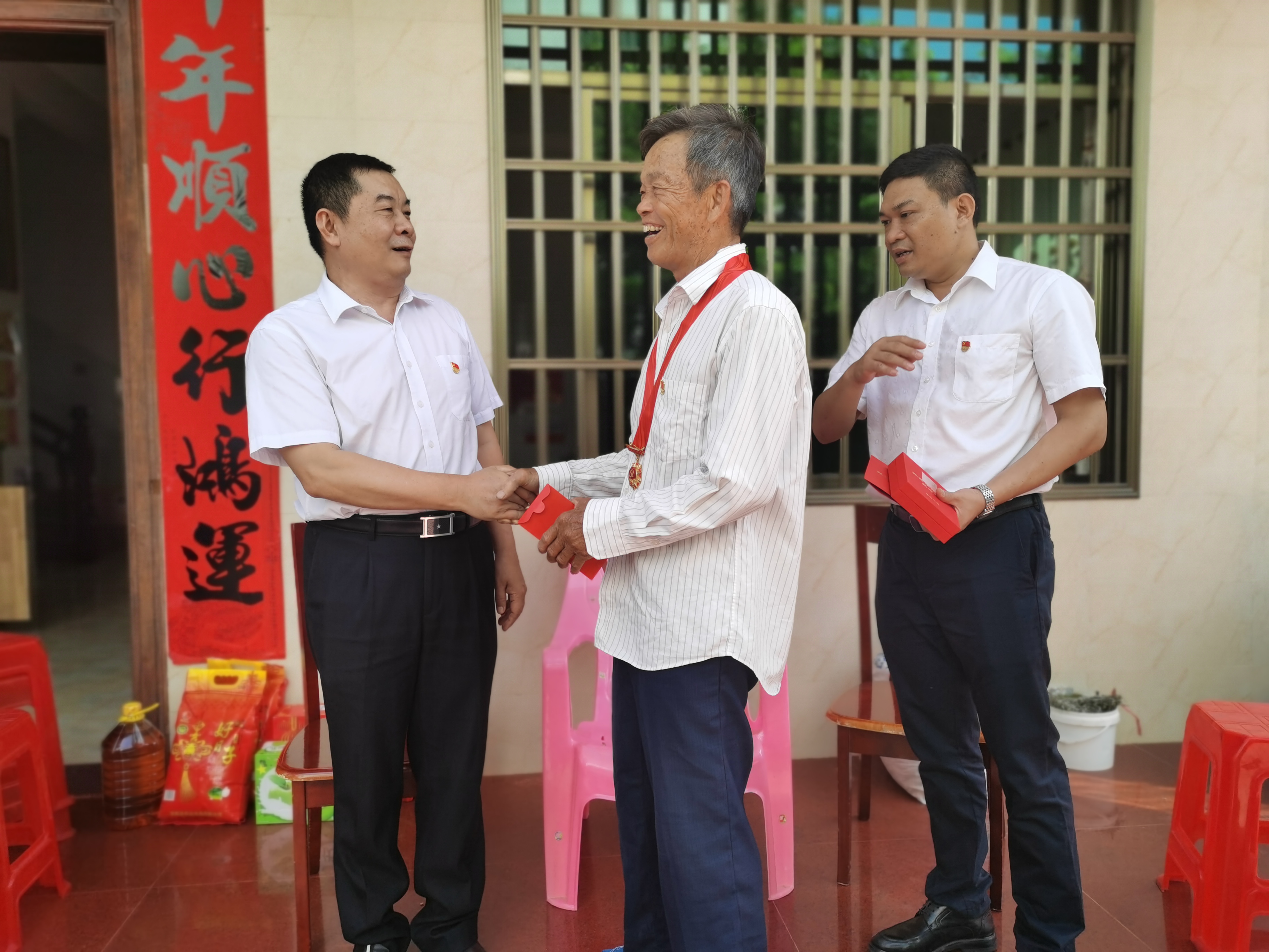 韓青率隊到東方聯(lián)社看望慰問老黨員、走訪調研 海南喜鱷農(nóng)業(yè)開發(fā)有限公司鱷魚養(yǎng)殖基地