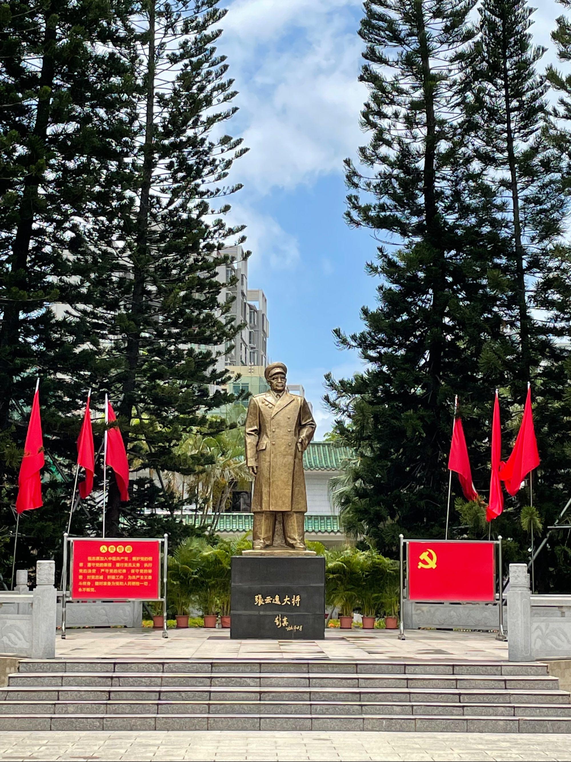 臨高農(nóng)商銀行營業(yè)部黨支部聯(lián)合臨高縣社保服務(wù)中心黨支部開展“重走烽火路，薪火永相傳”主題黨日活動(dòng)