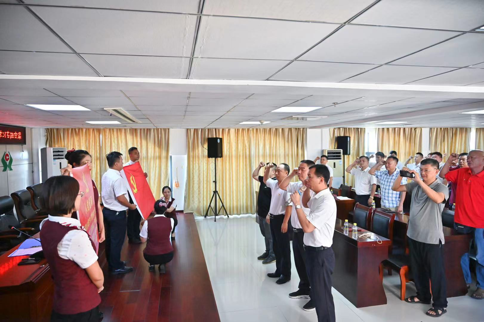 萬(wàn)寧農(nóng)商銀行開(kāi)展“學(xué)黨史、強(qiáng)黨性、促發(fā)展”的主題教育活動(dòng) ——萬(wàn)寧市委常委、宣傳部長(zhǎng)楊志斌講授專題黨課