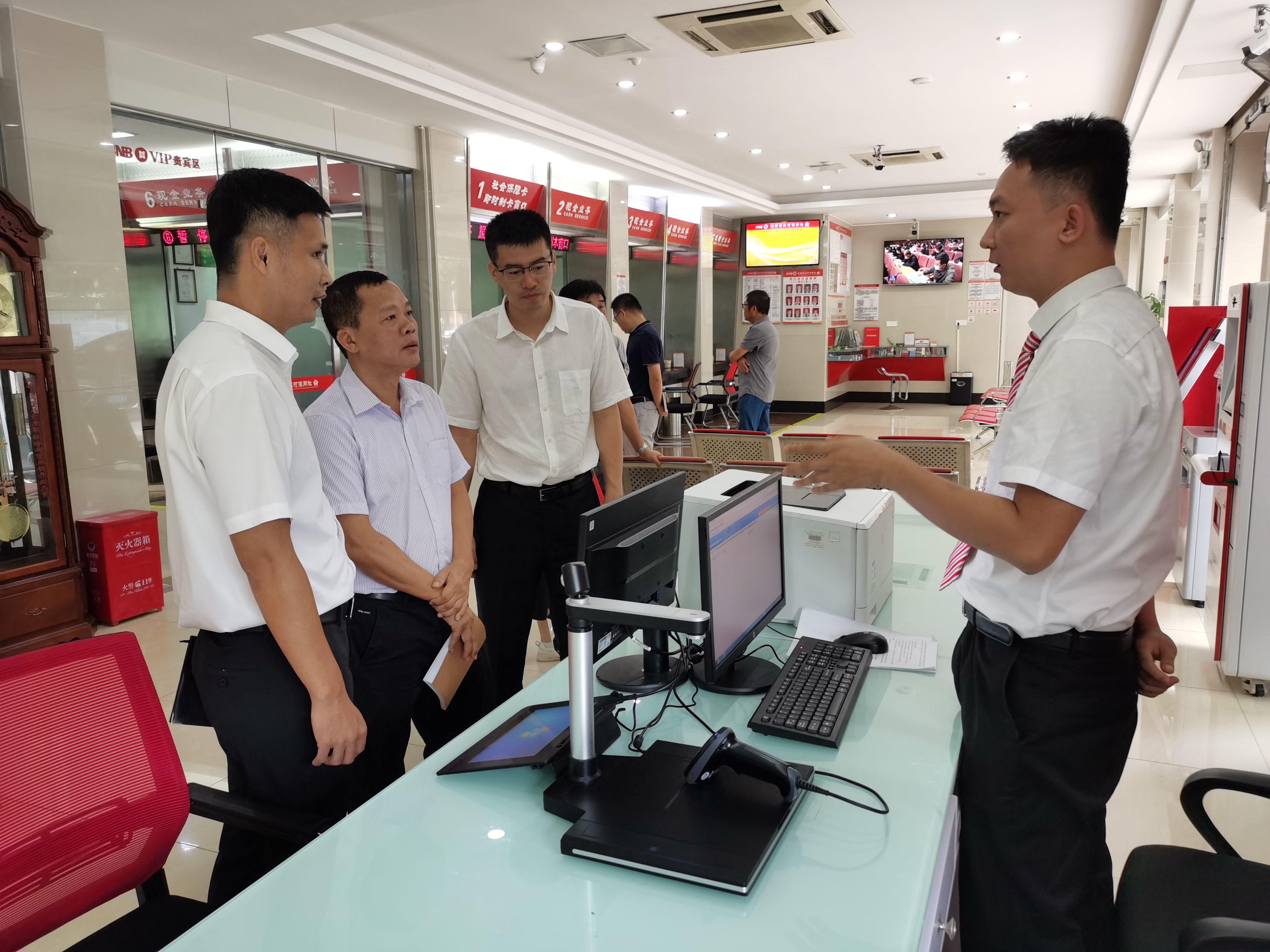 人民銀行定安縣支行行長(zhǎng)韓利帶隊(duì)蒞臨定安聯(lián)社調(diào)研指導(dǎo)