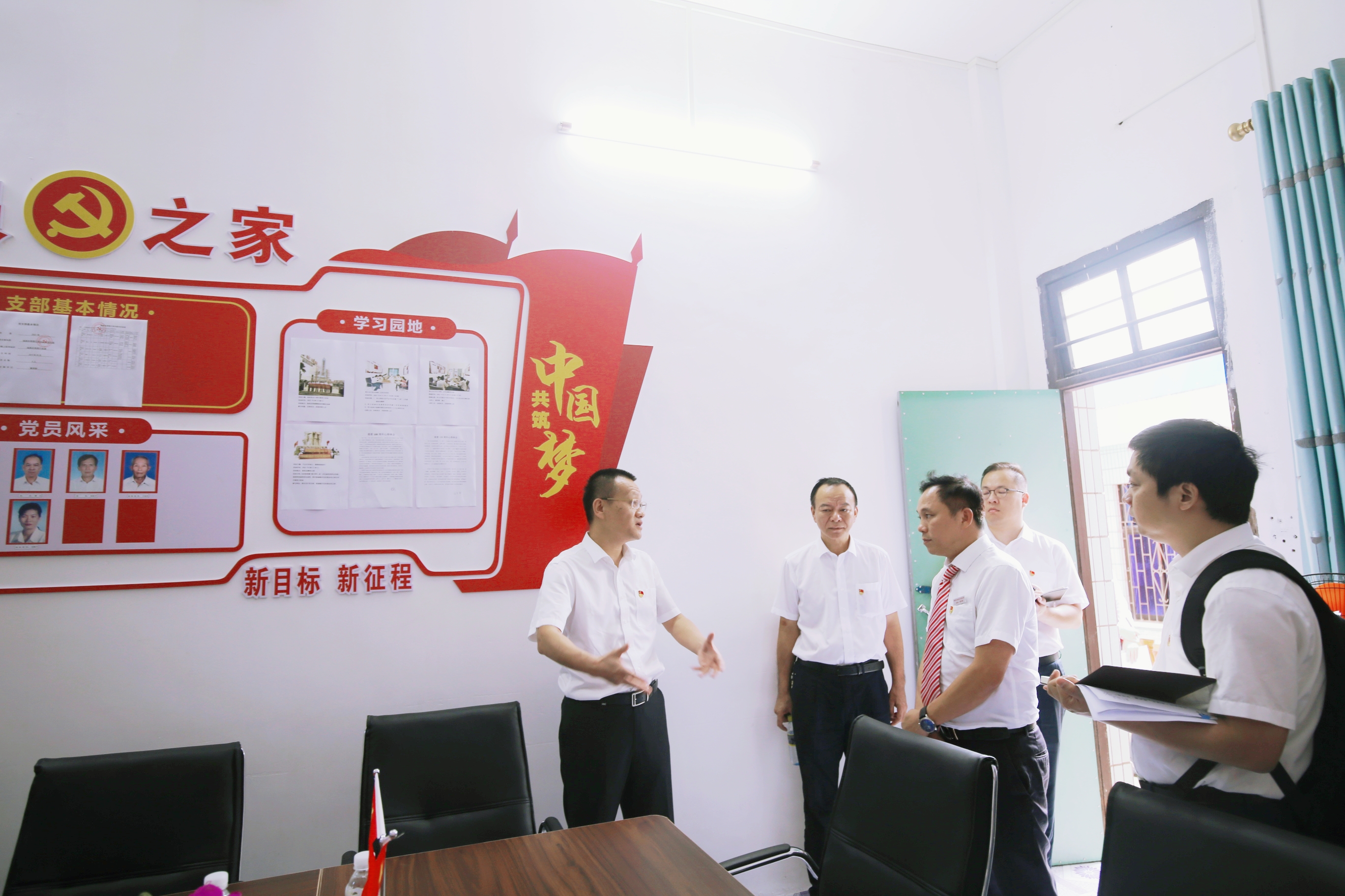 王紹文率隊(duì)赴臨高農(nóng)商銀行調(diào)研基層黨建工作