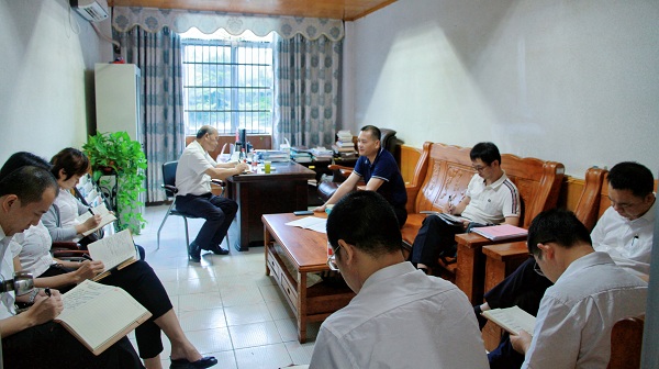 省聯(lián)社風(fēng)險(xiǎn)總監(jiān)邢福躍深入樂東聯(lián)社開展調(diào)研督導(dǎo)工作