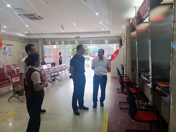 省聯(lián)社風(fēng)險(xiǎn)總監(jiān)邢福躍深入樂東聯(lián)社開展調(diào)研督導(dǎo)工作