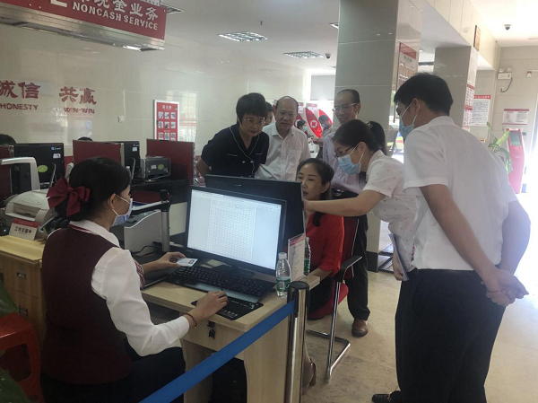 省社保中心調(diào)研組到樂東聯(lián)社考察督導(dǎo)社銀雙向入駐工作