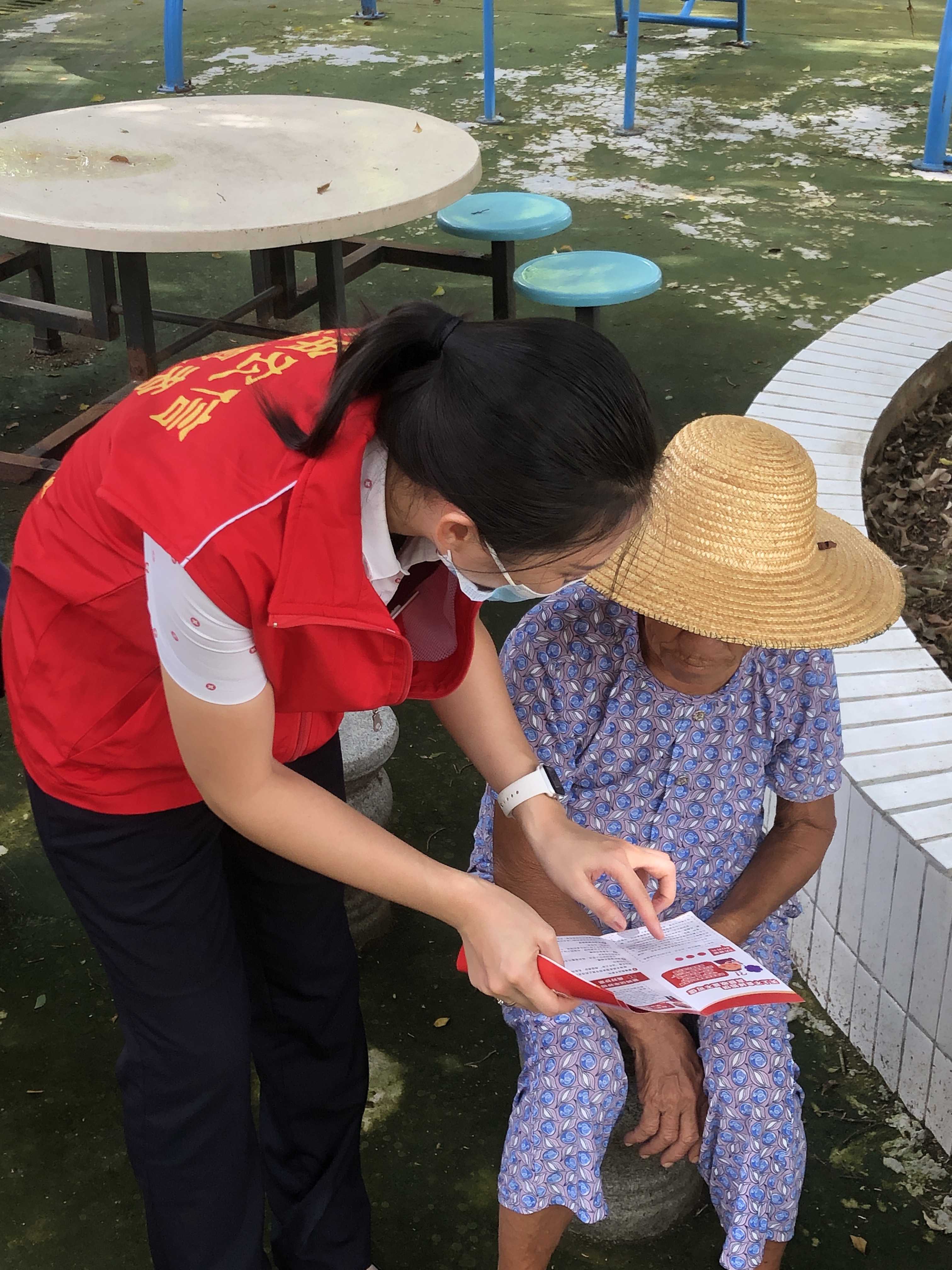 我為群眾辦實事|陵水聯(lián)社開展送金融知識進養(yǎng)老院活動