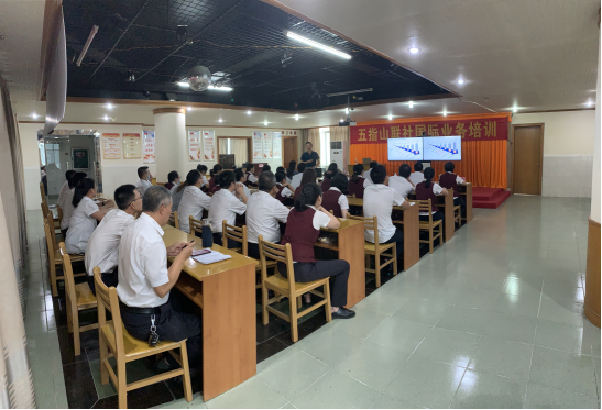 省聯(lián)社市場營銷總監(jiān)顏曉冬一行到五指山聯(lián)社調(diào)研指導(dǎo)工作