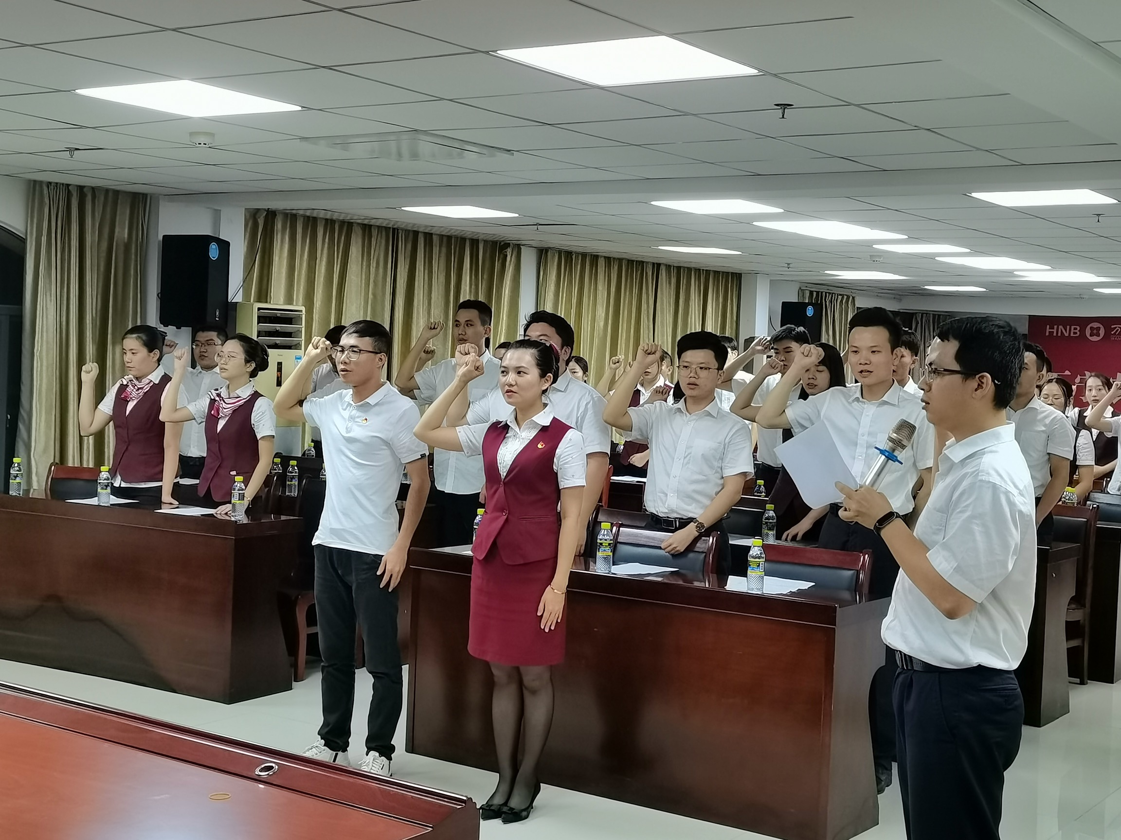 共青團萬寧市委聯(lián)合萬寧農(nóng)商銀行團總支開展“七一”重要講話專題學習暨“請黨放心·強國有我”主題活動