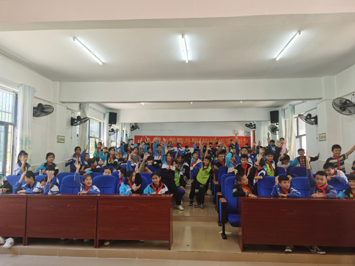 我為群眾辦實(shí)事：白沙農(nóng)商銀行聯(lián)合團(tuán)縣委開展送金融知識進(jìn)鄉(xiāng)村、進(jìn)校園宣傳活動(dòng)