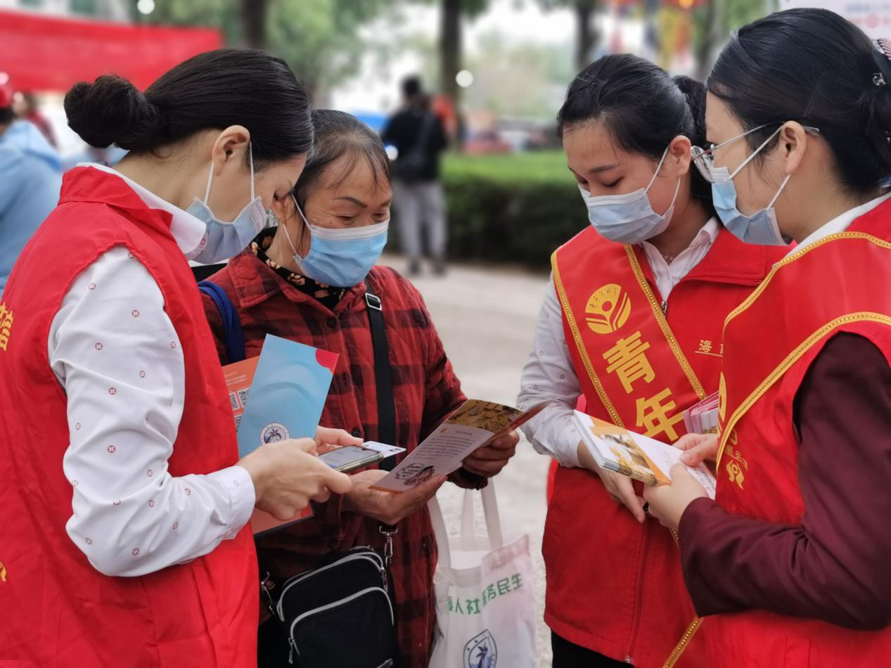 白沙農(nóng)商銀行開展社會(huì)保障卡惠民服務(wù)季和反詐騙宣傳活動(dòng)