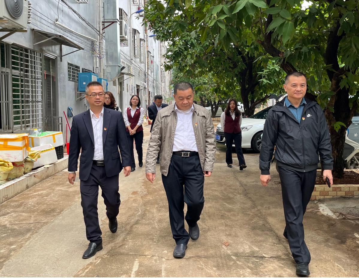 省聯(lián)社黨委委員、副主任韓青同志一行走訪慰問(wèn)臨高農(nóng)商銀行退休干部職工